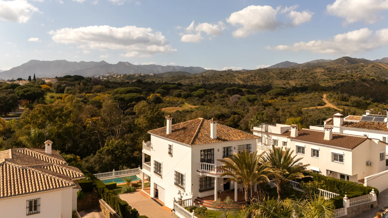 Villa · Las Cumbres de Elviria, Marbella